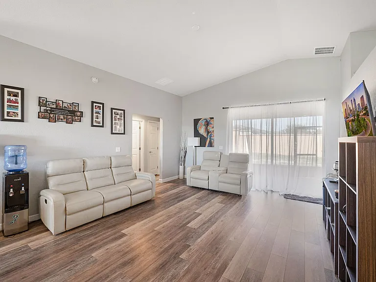 518 Highland Meadows St — Photo 5