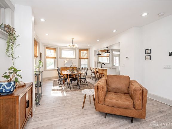 5th image of 343 Earnshaw Ave