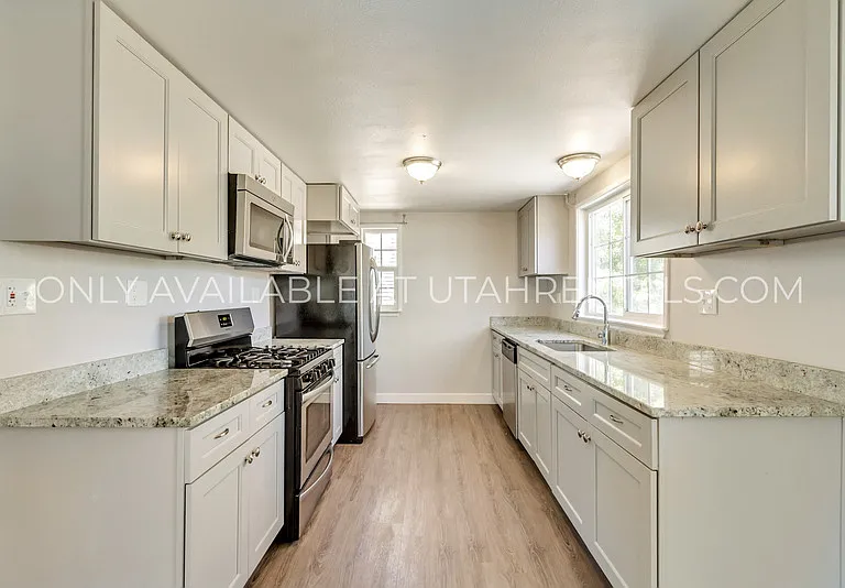 411 W Main St — Photo 12