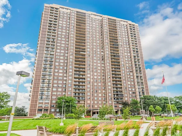 27110 GRAND CENTRAL PARKWAY UNIT 30V, Floral Park, NY 11005