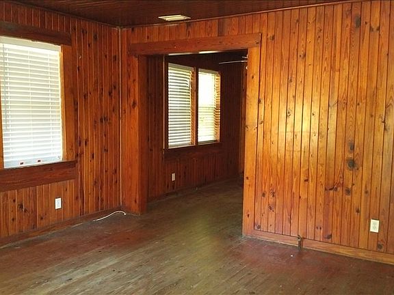 2nd image of 566 NE Jacksonville Loop