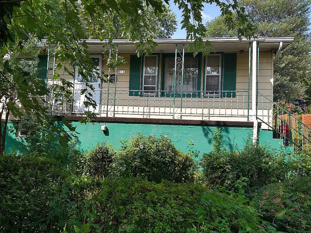 915 Paoli St photo 1