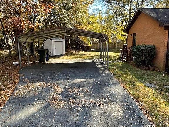 3rd image of 620 Scott Dr