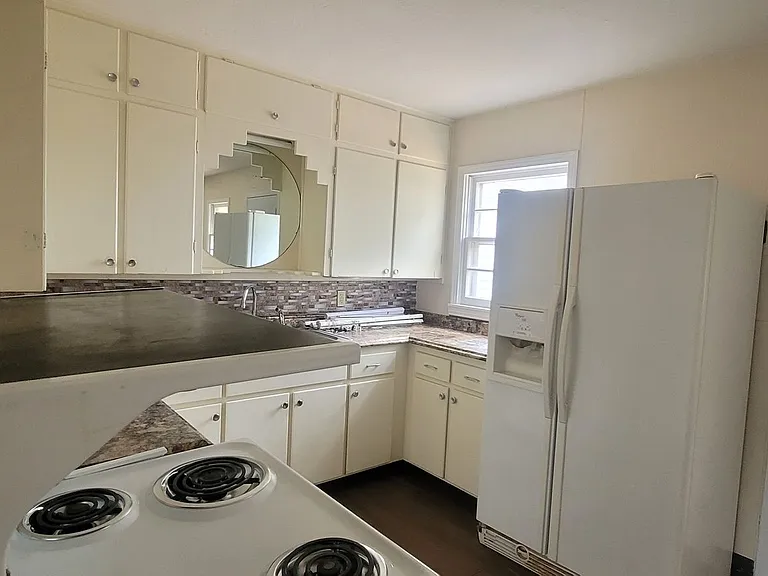1807 Maple St — Photo 4