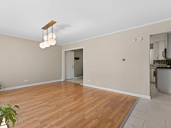 4th image of 23W572 Turner Ave