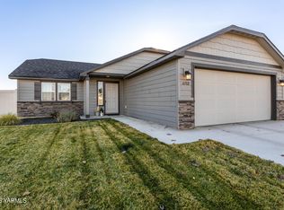 6102 Crown Crest Ave, Yakima, WA 98903