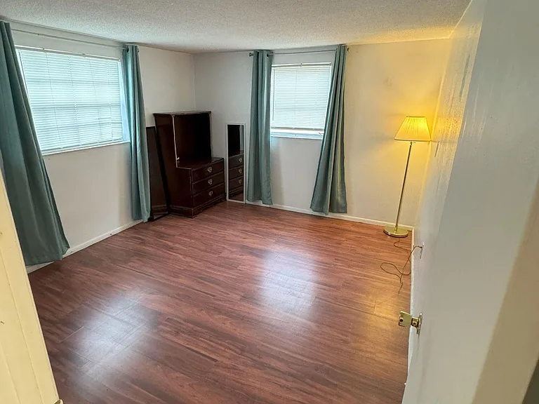 7410 Castanea Dr — Photo 11
