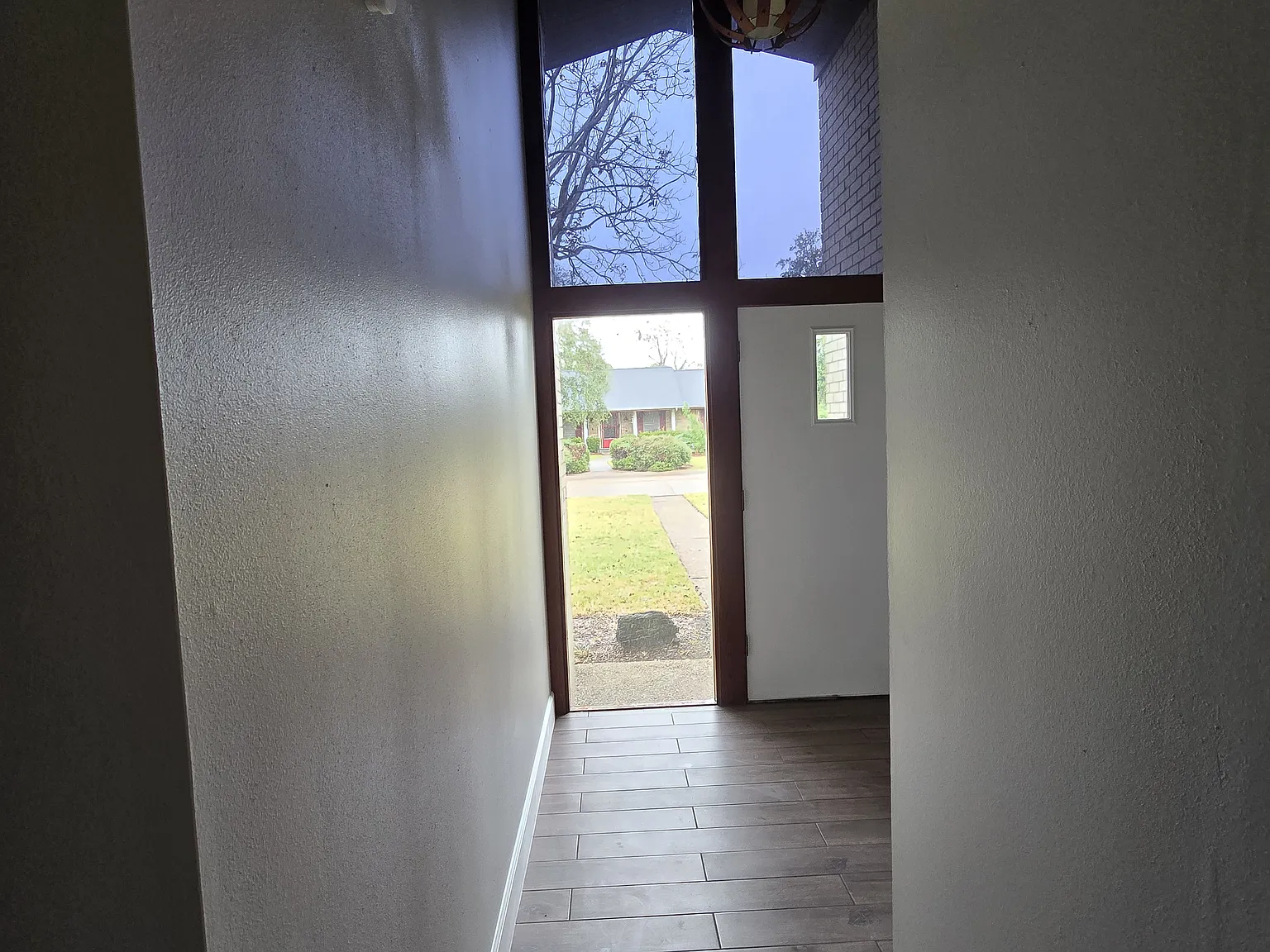 4 bed, 2.5 bath, 2137 sqft, $2,300 — Photo 3
