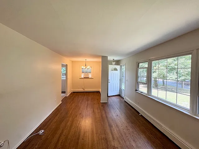 402 Thompson St — Photo 10