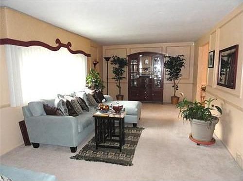 3rd image of 348 Crescent Garden Dr
