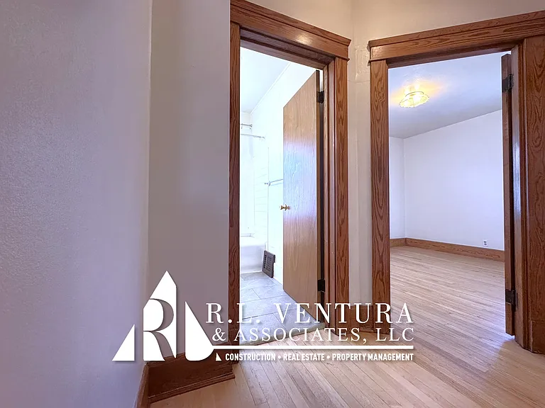 2418 Lasalle St #1/2 — Photo 15