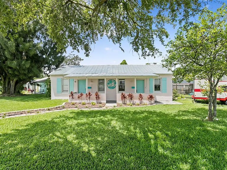 1305 S Bermuda Blvd #A — Photo 1
