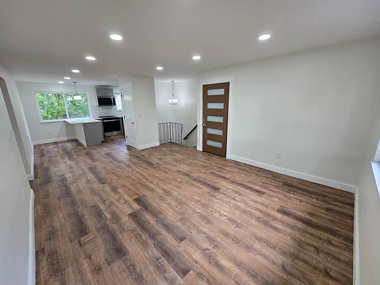 6305 Englewood Ave #2 — Photo 9