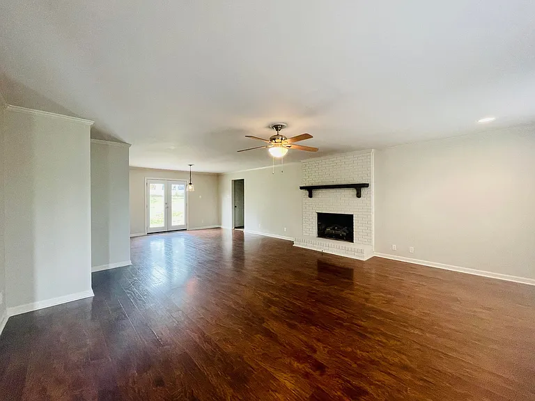 223 Raintree Ln — Photo 4
