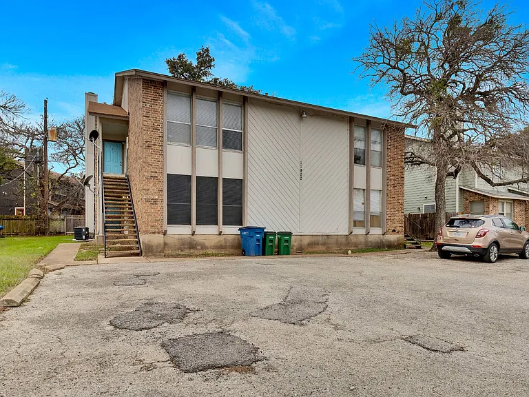 11900 Alpheus Ave #C — Photo 18