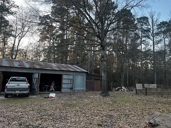 3rd image of 160 Scott Rd