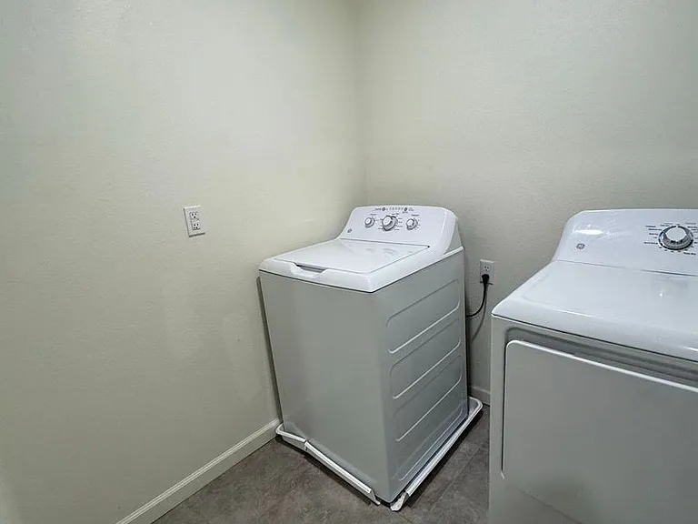 1809 Columbia Dr — Photo 13