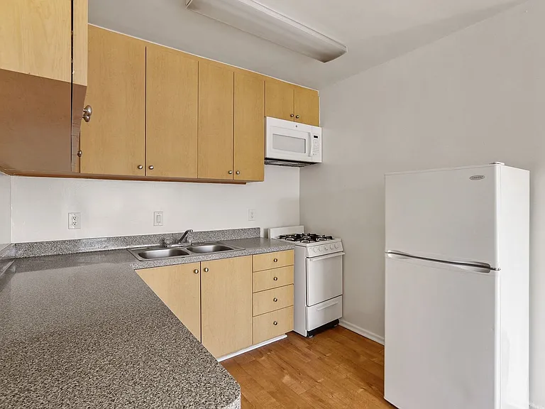 1211 W 28th St — Photo 5