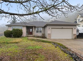 849 N View Dr, Winchester, OR 97495