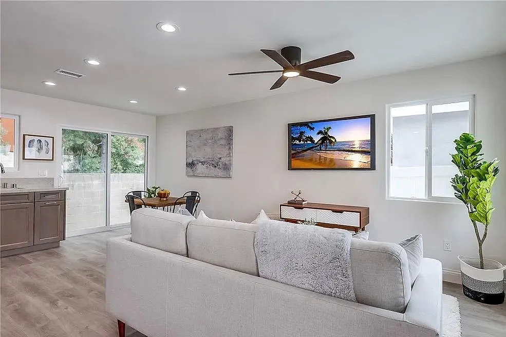840 Willow Dr — Photo 2