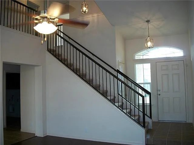 2021 Nestlewood Dr — Photo 3