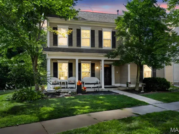 816 Village Center Dr, O'Fallon, MO 63368