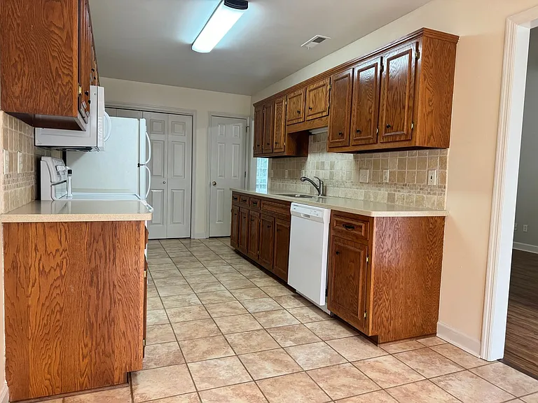 2868 Maple Cir — Photo 10