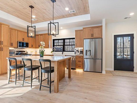 5th image of Mapelwood Ridge Rd