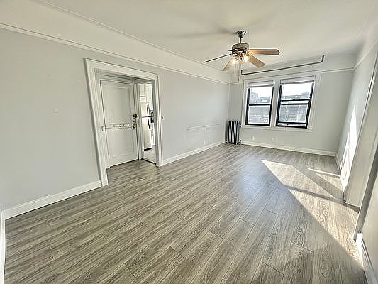 4th image of 4340 41st St APT 3R