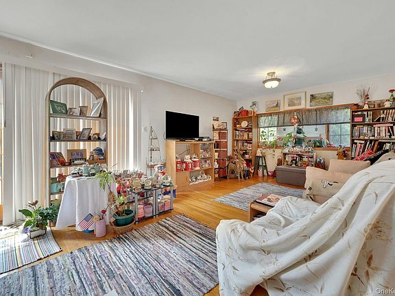3rd image of 309 Pelham Road