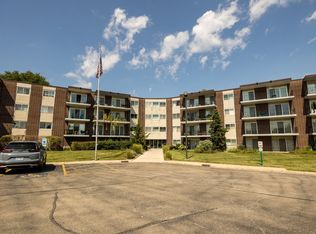 5540 Walnut Ave APT 7A, Downers Grove, IL 60515