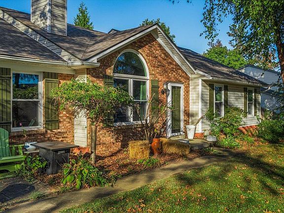 3rd image of 4044 Hillside Dr
