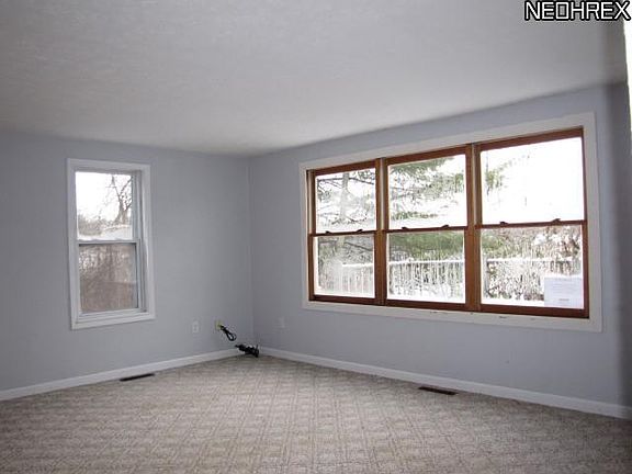 5th image of 14736 Edgewater Dr