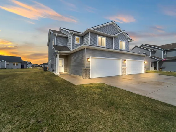 900 Kinney Cir NE, Bondurant, IA 50035