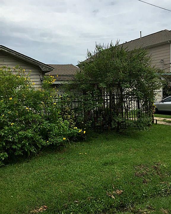 2nd image of 2604 Bevis St
