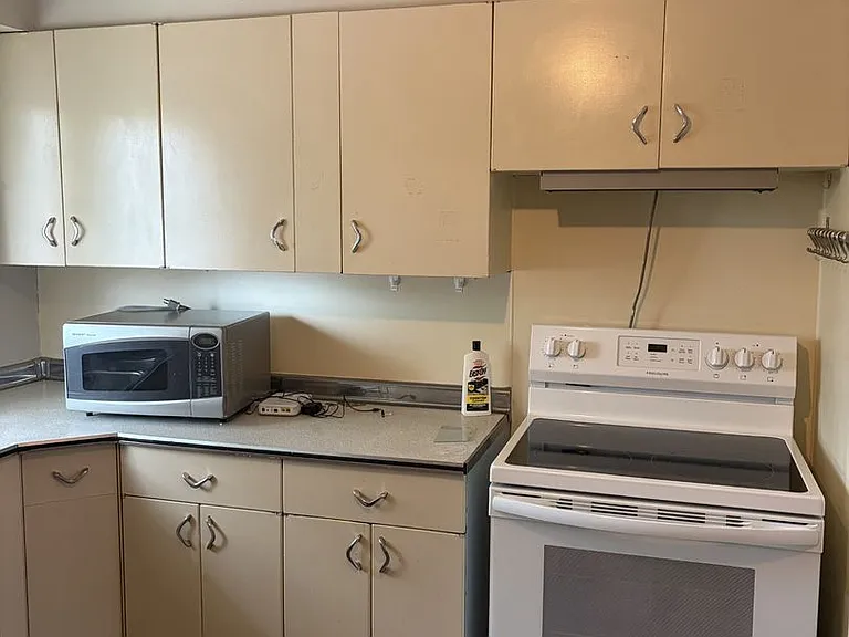 704 Robinwood Ln — Photo 13
