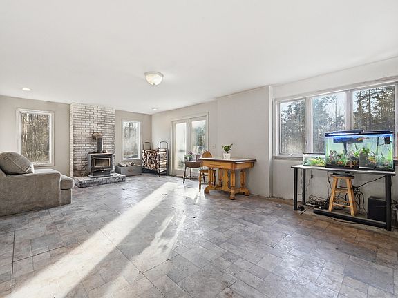 3rd image of 32 Merritt Road