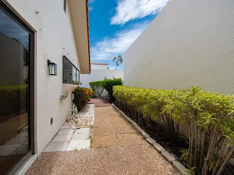 21440 Campo Allegro Dr — Photo 41