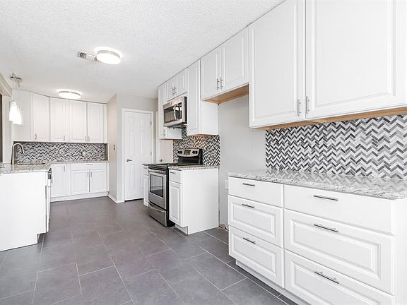4th image of 701 Wayland Dr