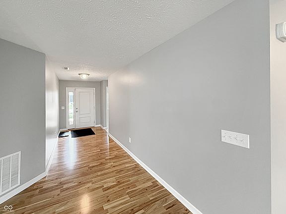 4th image of 5715 Sly Fox Ln