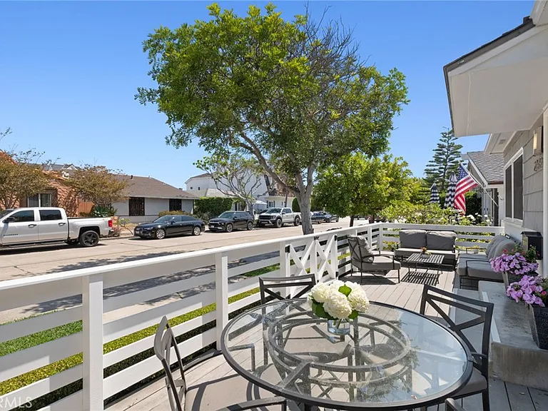 2049 E Ocean Blvd — Photo 14