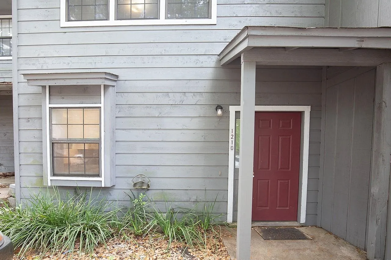 2 bed, 2.5 bath, 1152 sqft, $1,250 — Photo 2