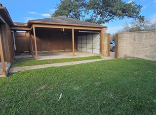 8151 Misty Ridge Ln, Houston, TX 77071