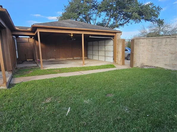 8151 Misty Ridge Ln, Houston, TX 77071