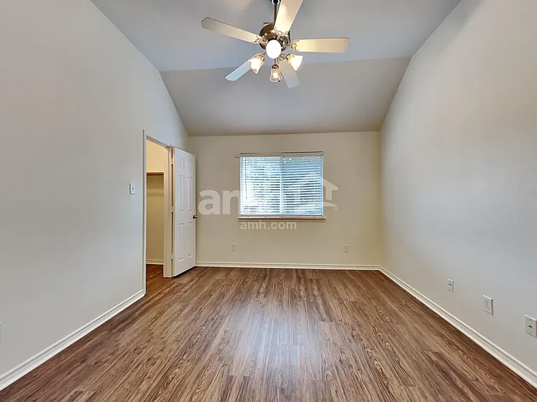 7808 Riverwalk Trl — Photo 10