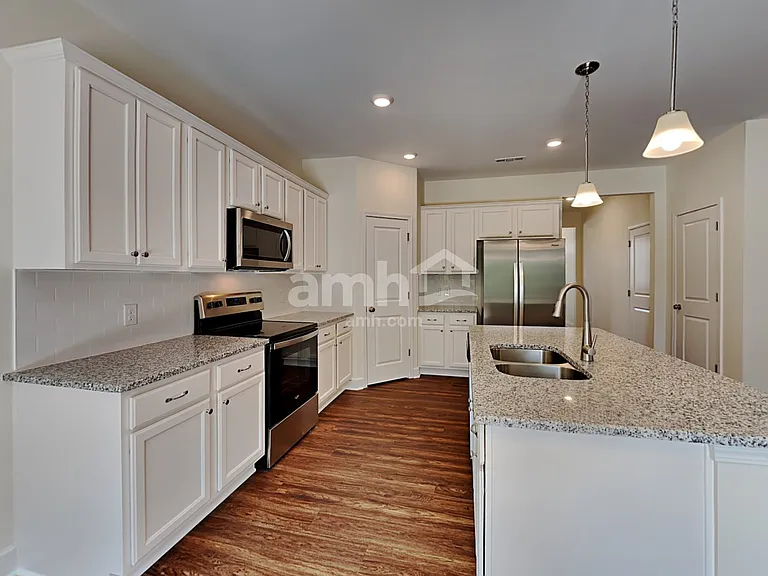 3028 Esquire Dr — Photo 3