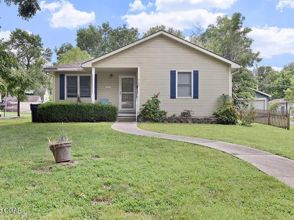 712 11th St, Webb City, MO 64870