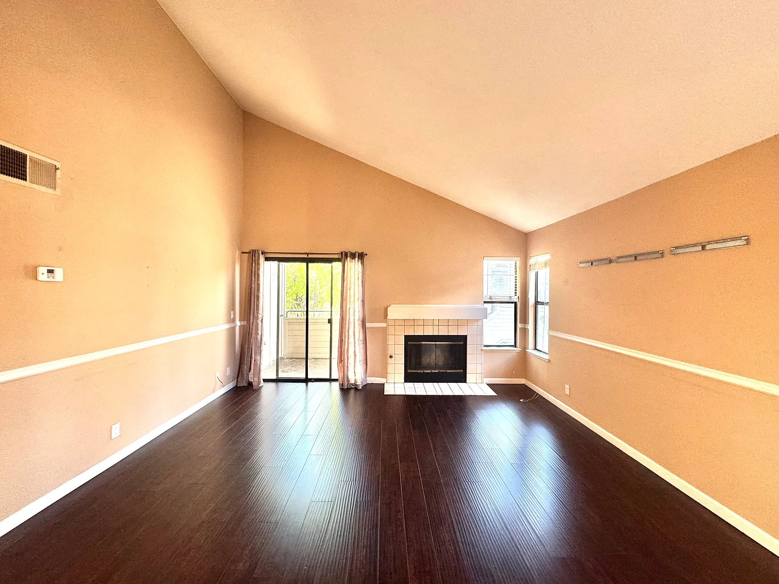 2 bed, 1100 sqft, $3,000 — Photo 2