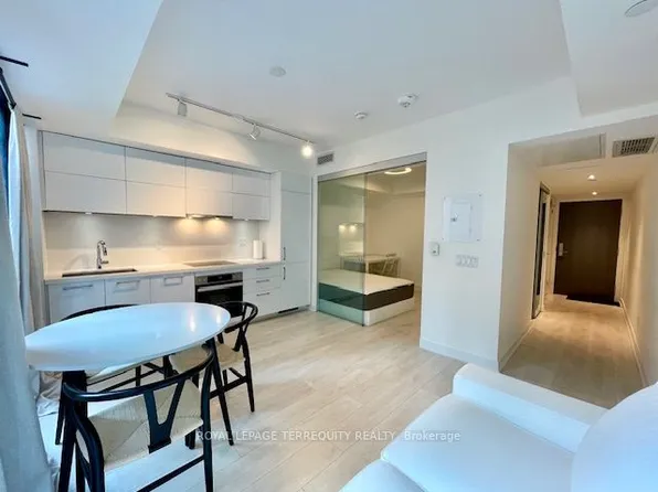 188 Cumberland St #709, Toronto, ON M5R 0B6