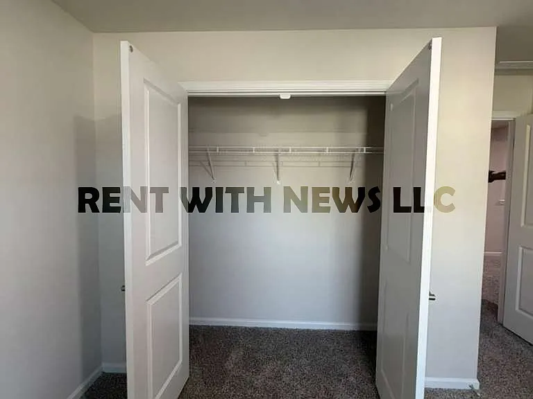 713 Riguard Way — Photo 28